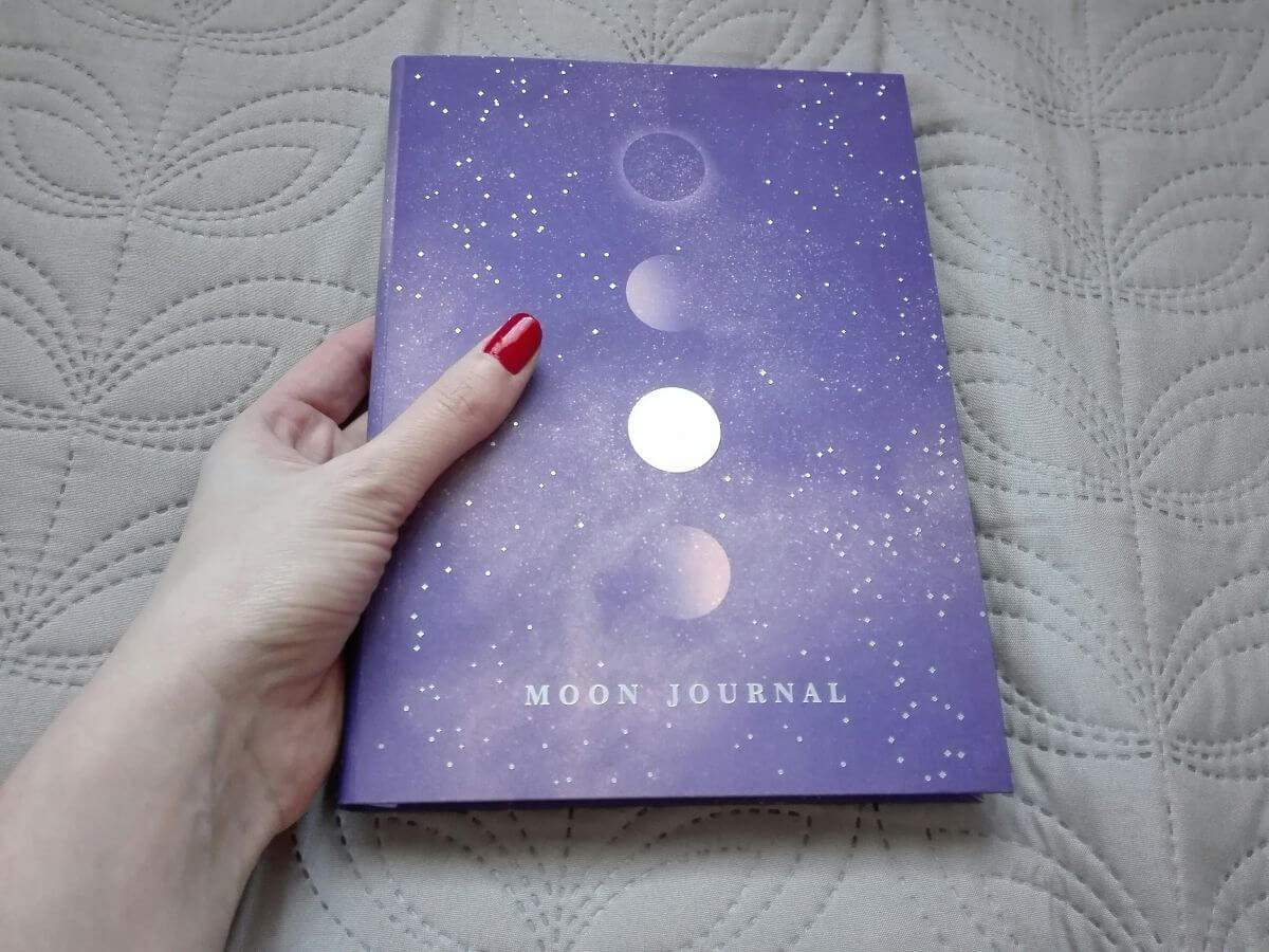 moon journal okładka