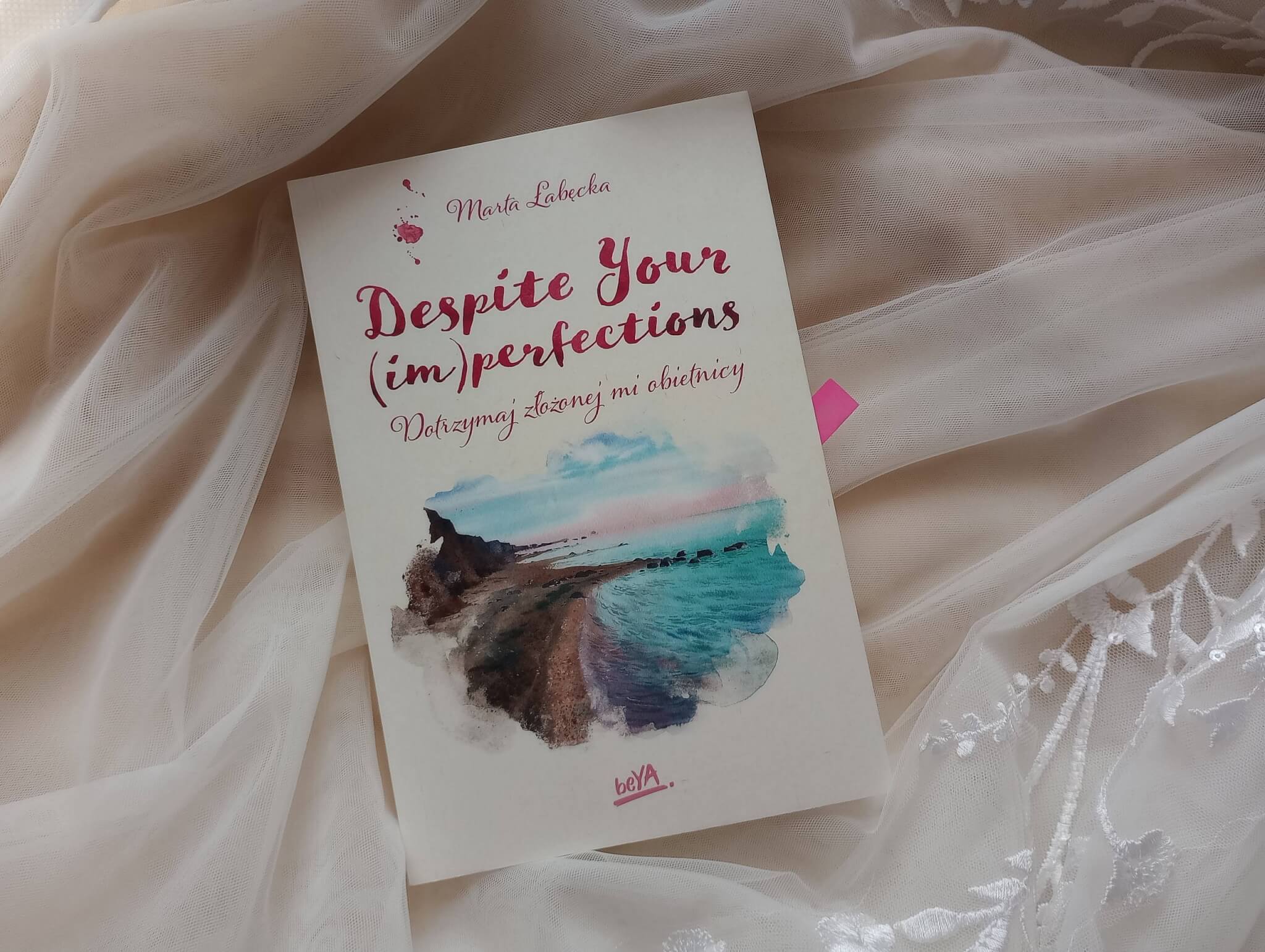 IMG 20221023 120839036 scaled - Despite Your (im)perfections. Dotrzymaj złożonej mi obietnicy - Marta Łabęcka