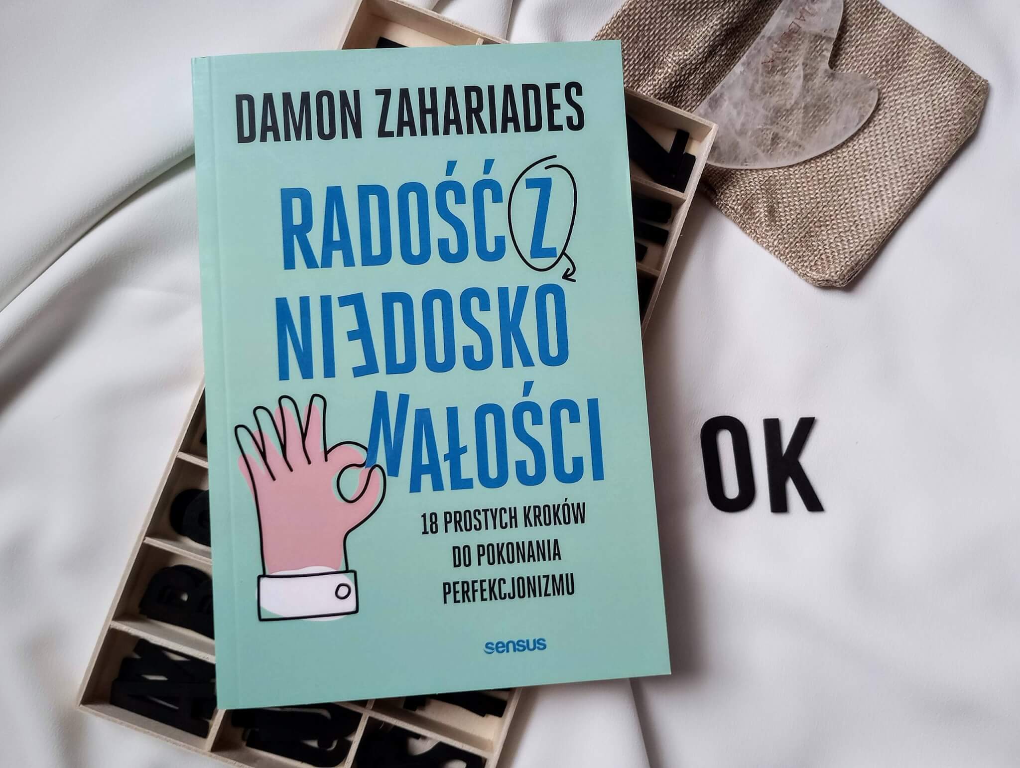 radosc niedoskonalosci opinia scaled - Radość z niedoskonałości - Damon Zahariades