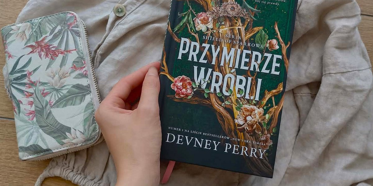 przymierze wrobli devney perry1 opinia 1200x600 - Prawda gorsza od potworów: "Przymierze wróbli" Devney Perry, czyli pierwsza część serii Shield of Sparrows
