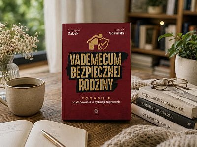 vademecum bezpiecznej rodziny poradnik postepowania w sytuacji zagrozenia dabek gozlinski opinia 400x300 - Bądź gotów do działania w każdej sytuacji. Poznaj moją opinię o poradniku "Vademecum bezpiecznej rodziny"