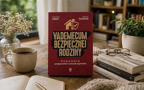 vademecum bezpiecznej rodziny poradnik postepowania w sytuacji zagrozenia dabek gozlinski opinia 600x375 - Bądź gotów do działania w każdej sytuacji. Poznaj moją opinię o poradniku "Vademecum bezpiecznej rodziny"