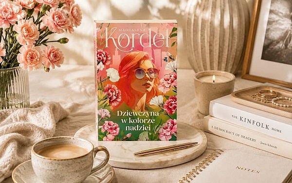 DZIEWCZYNA W KOLORZE NADZIEI MAGDALENA KORDEL OPINIA 600x375 - "Dziewczyna w kolorze nadziei": ciepła i pełna humoru obyczajówka od Magdaleny Kordel